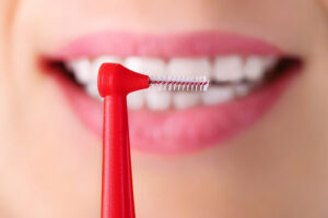 歯ブラシ、フロス、歯間ブラシの使い方
